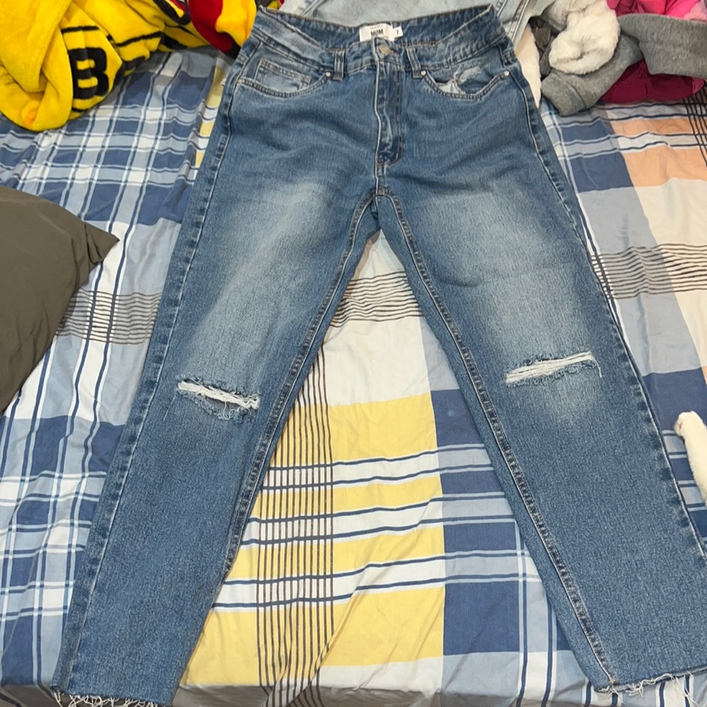 Blue rip Mom jeans. Size 7 (not juniors)